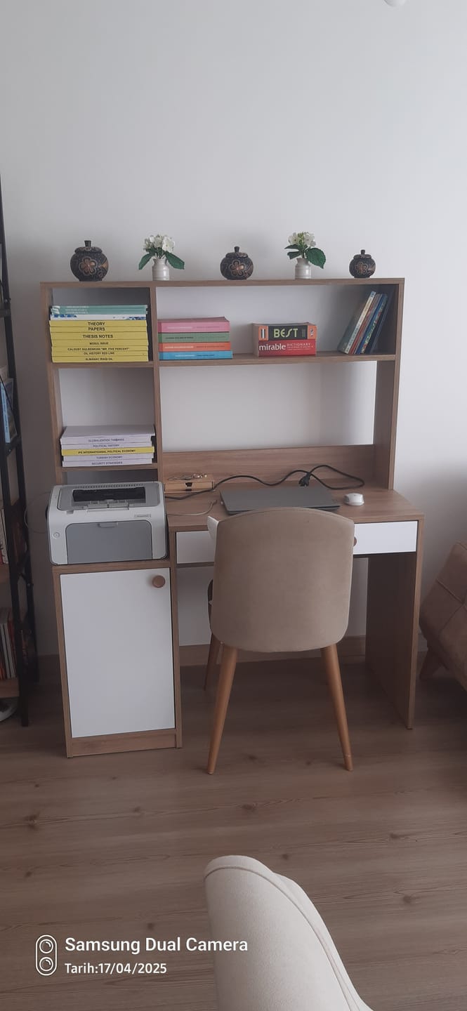 Customer photo review of Rani HA126 Kitaplıklı 4 Raflı  Kapaklı Çekmeceli Çalışma Ofis Bilgisayar Masası Sepet Ceviz - Beyaz