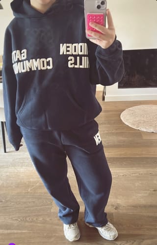Customer photo review of GATED COMMUNITY HOODIE NAVY