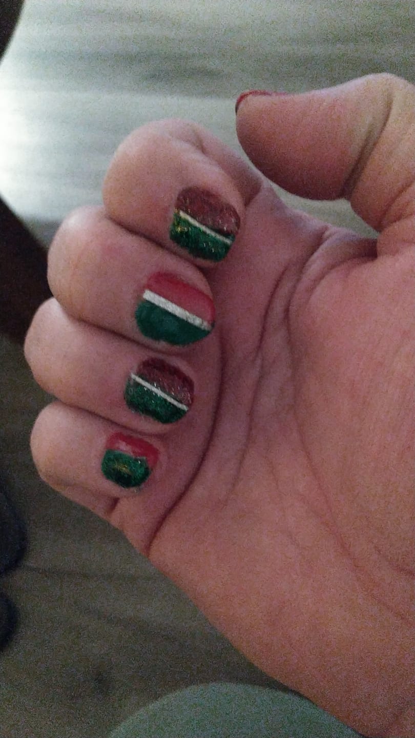 Customer photo review of Deep Forest Glamour Dipping Powder