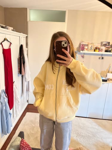 Customer photo review of GATED COMMUNITY ZIP HOODIE BUTTER YELLOW