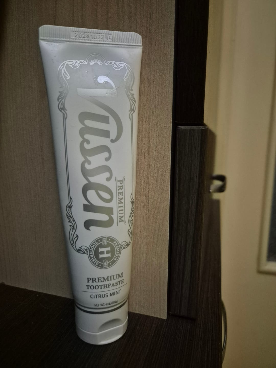 Customer photo review of Избелваща паста за зъби с грижа за емайла с хидроксиапатит 5% Vussen H Toothpaste