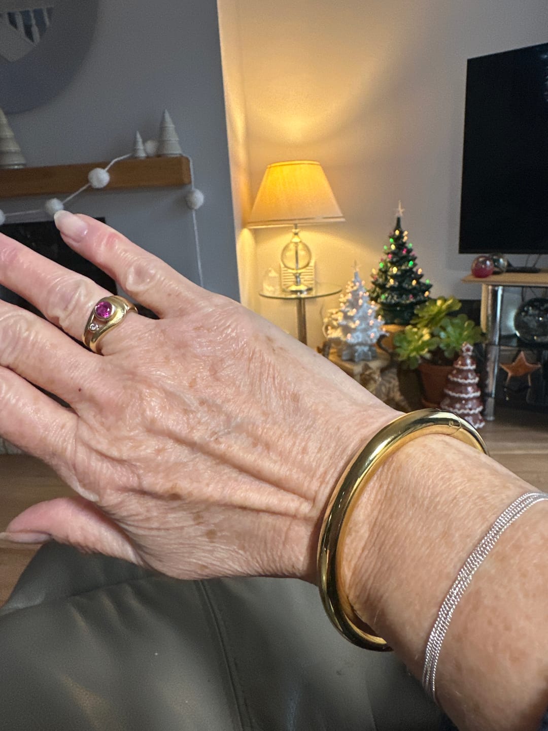 Customer photo review of Bold Oval Bangle