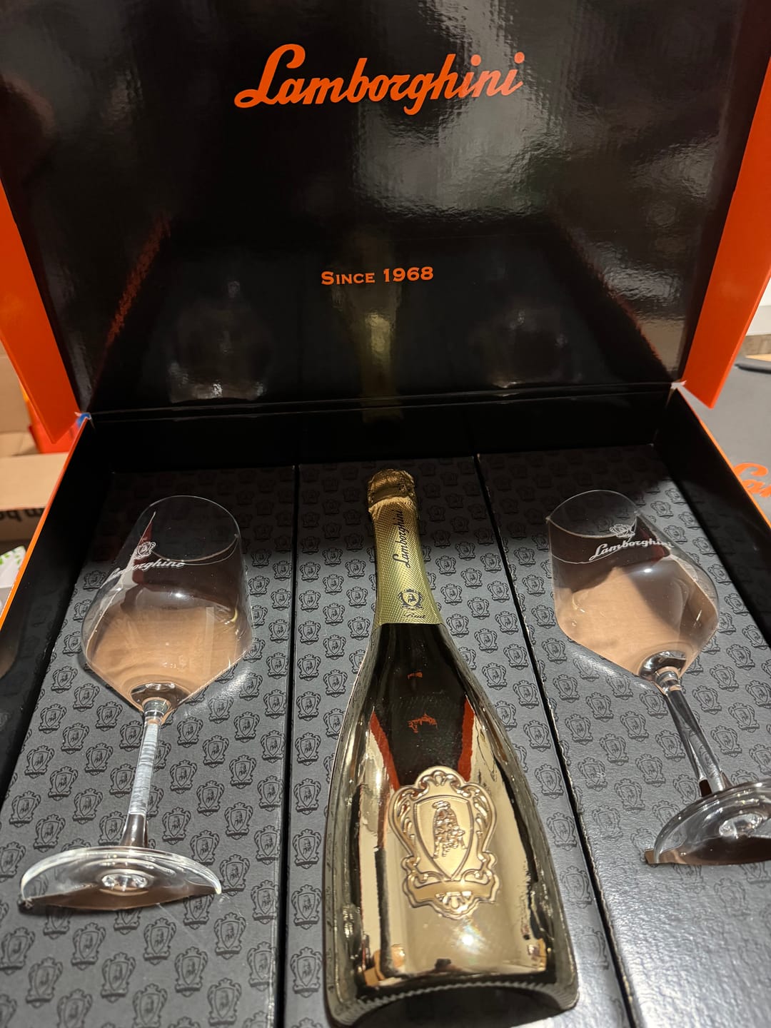 Customer photo review of Lamborghini Oro Vino Spumante with Gift Set
