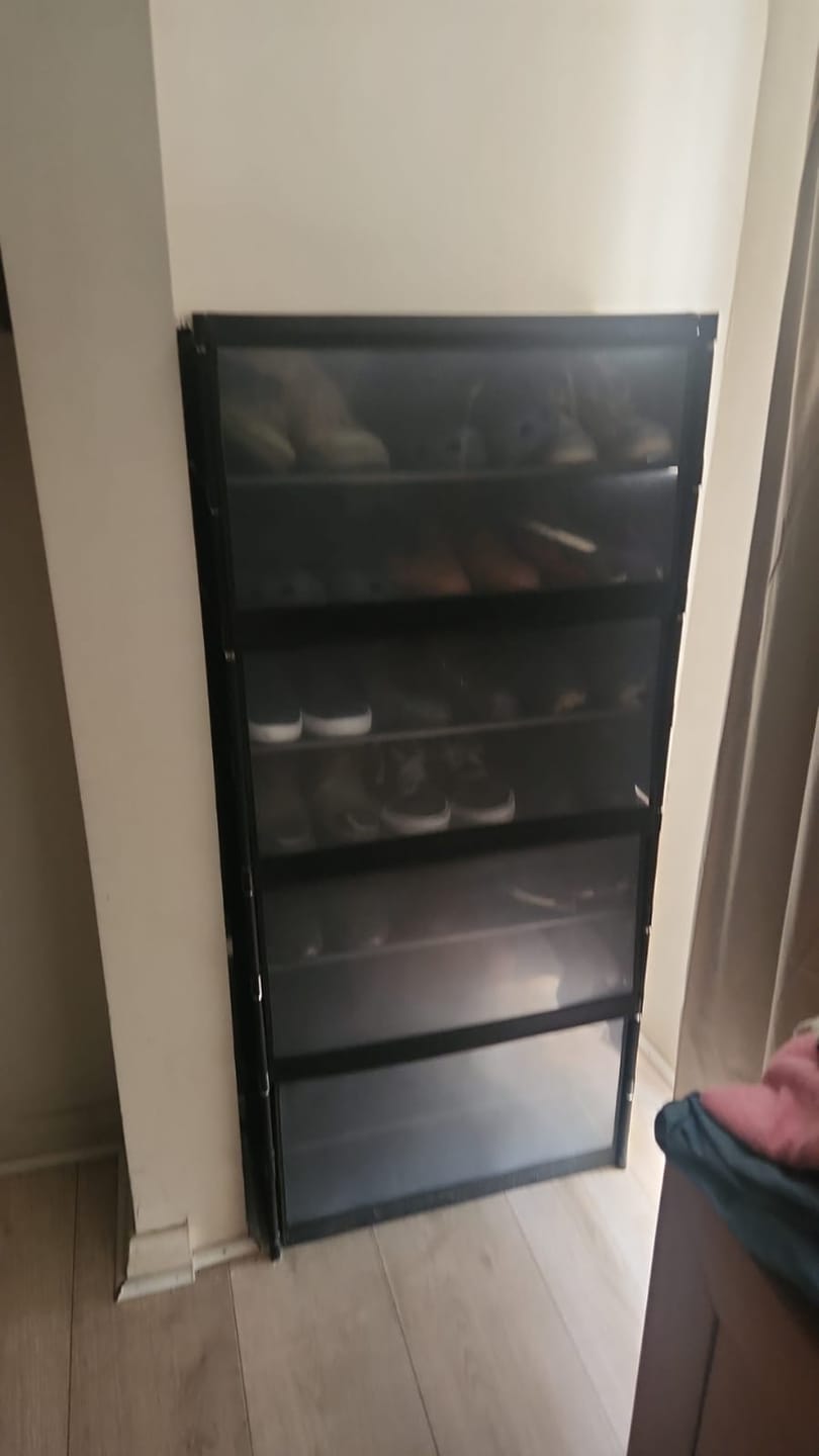 Customer photo review of Zapatero Vertical con Tapa PET 30x64x139cm 8 Niveles