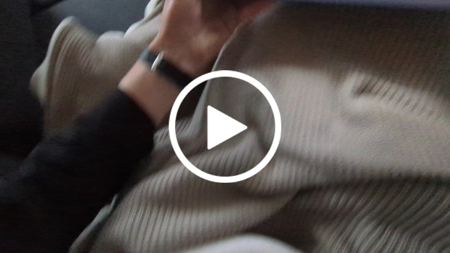 Customer video review of Kuscheldecke mit Baumwollstrick · Champagner