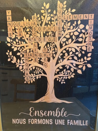 Customer photo review of Affiche Arbre Généalogique Personnalisé – Noms de Famille en Mots Croisés