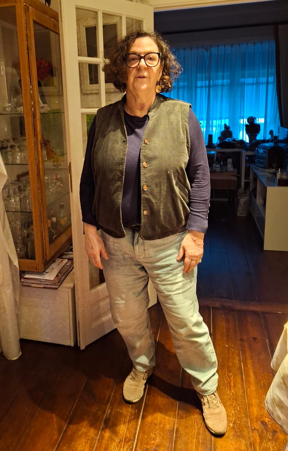 Customer photo review of Plus Size Women Vintage Cotton Corduroy Loose Padded Vest