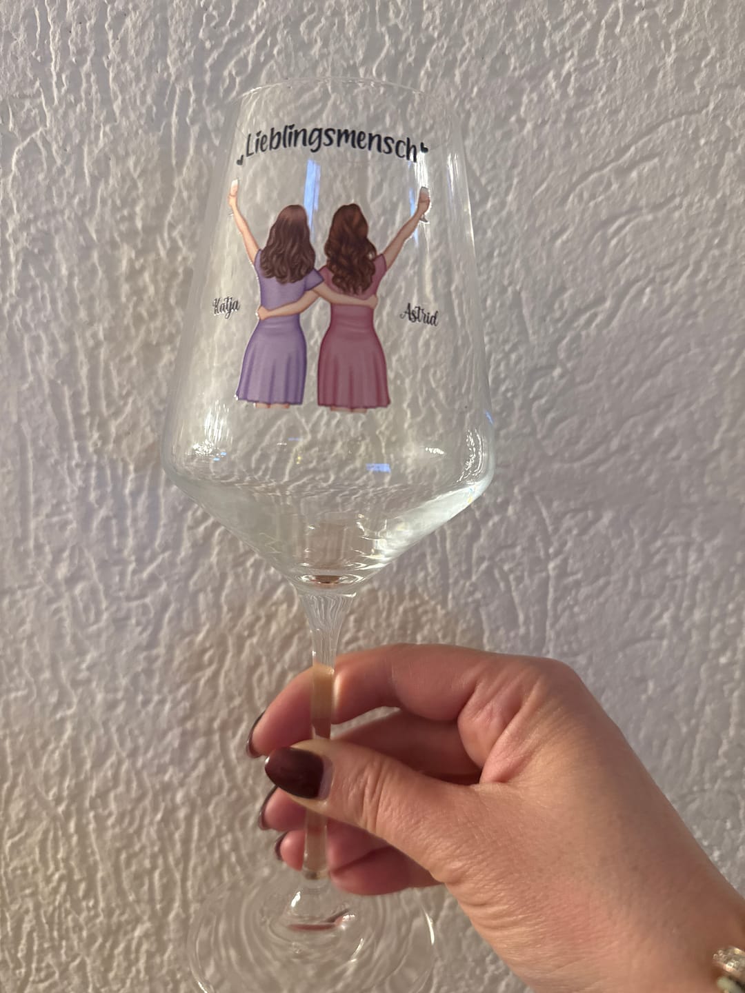 Customer photo review of Freundinnen - Personalisiertes Weinglas für Besties und Schwestern mit Illustration