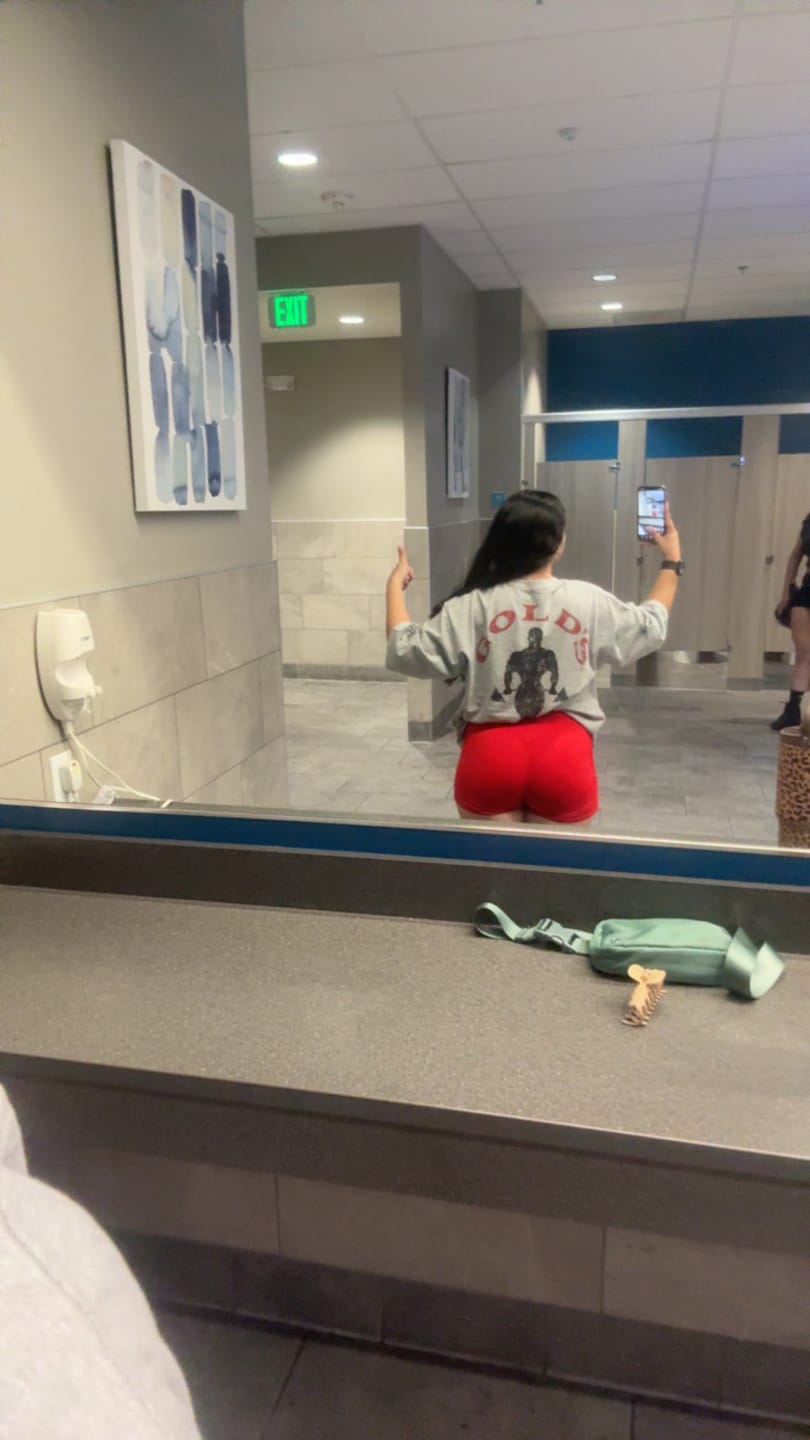 Customer photo review of 4002 - Golds Gym New Age Tees