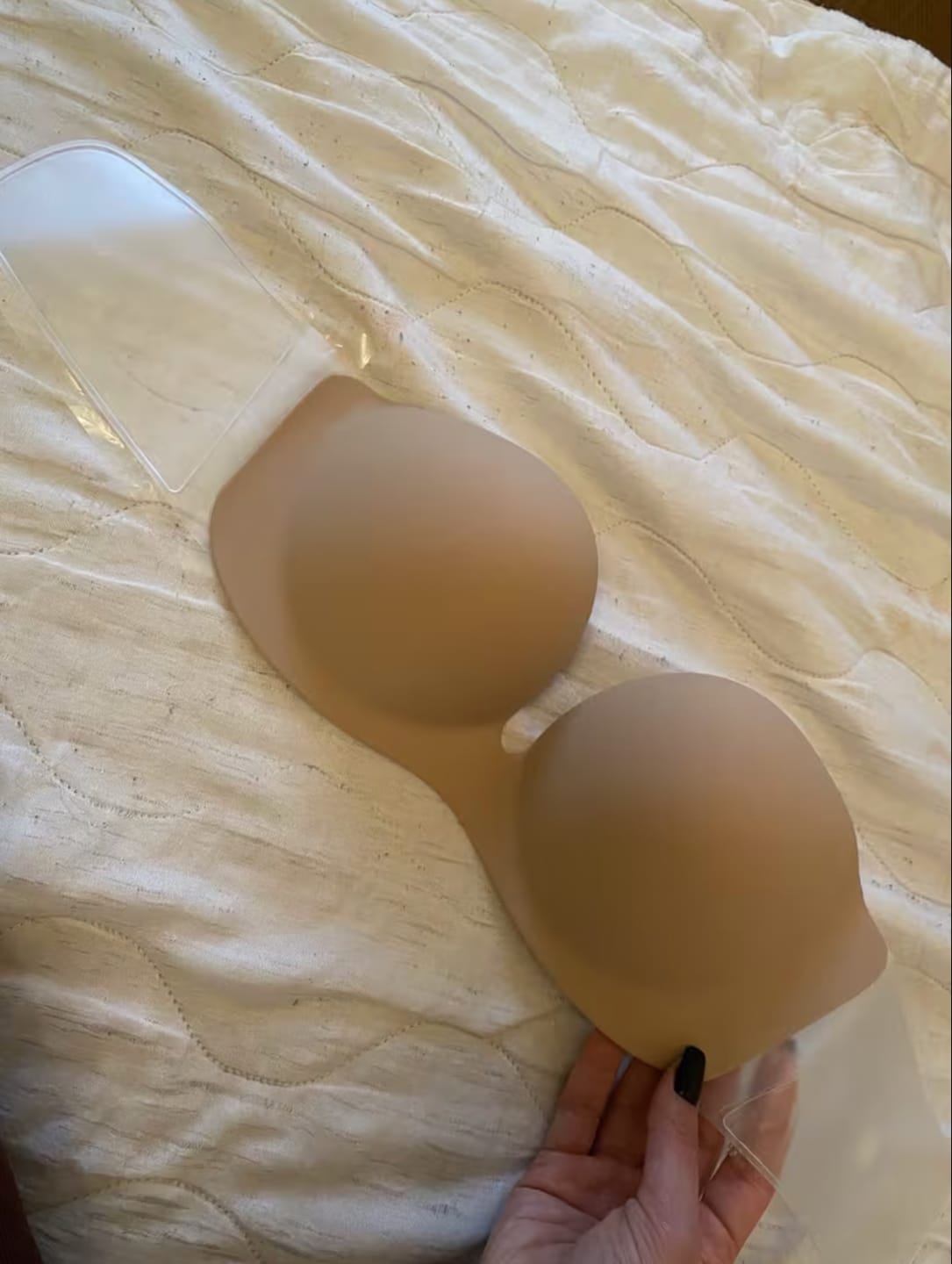 Customer photo review of Unsichtbarer Pushup Klebe BH™
