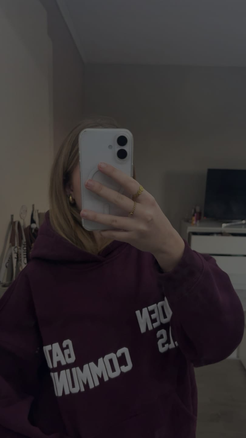 Customer photo review of GATED COMMUNITY HOODIE DARK PLUM