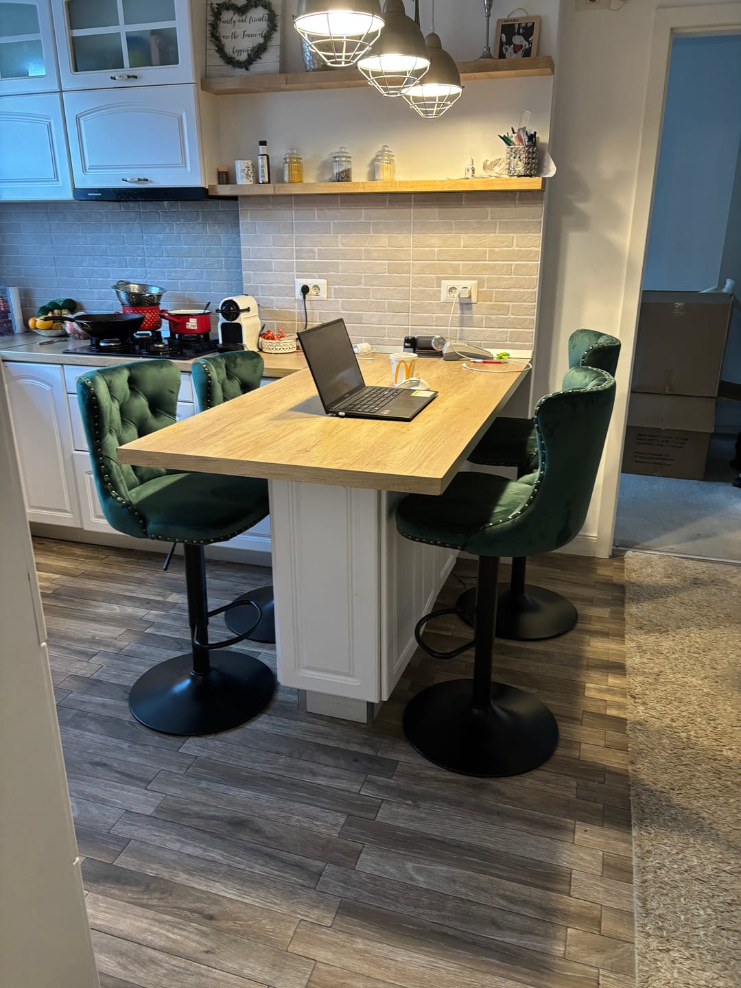 Customer photo review of Scaun bar H117, verde/negru, stofa catifelata/otel, 47x52x96/118 cm