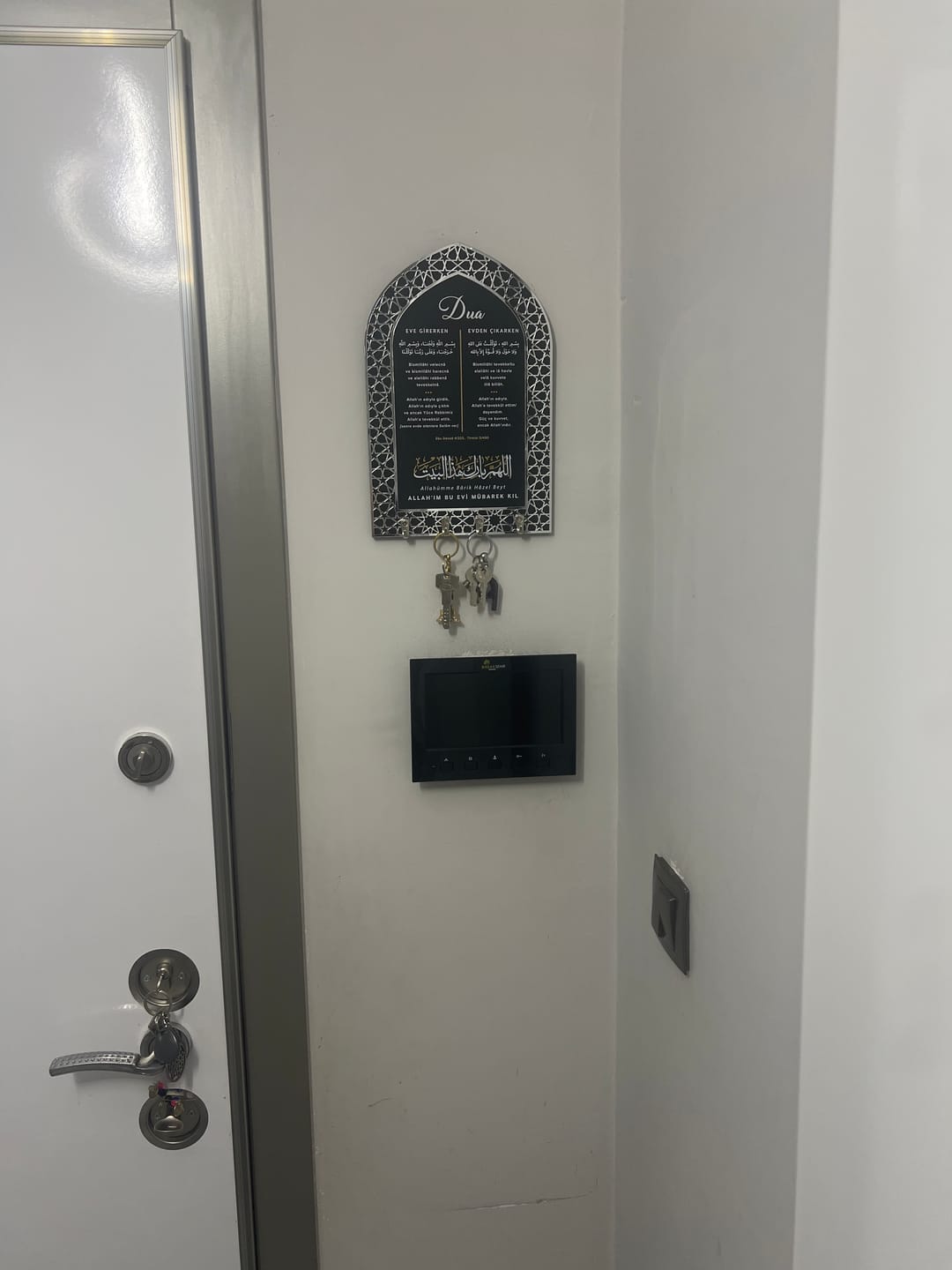 Customer photo review of Ahşap Anahtarlık, Eve Giriş Duası ve Evden Çıkış Duası Yazılı Anahtarlık