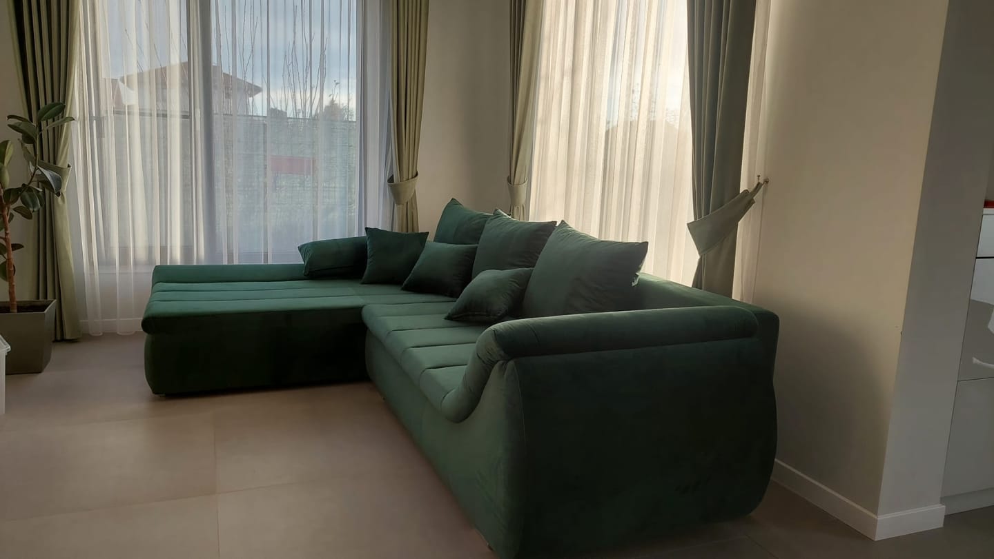 Customer photo review of Coltar extensibil ROSARIO - OANA, stofa catifelata verde, 300x200x76 cm