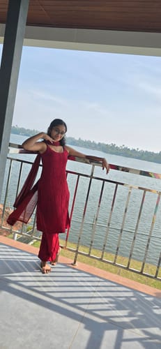 Customer photo review of Haania Maroon Noodle Strap 3 Piece Kurta set