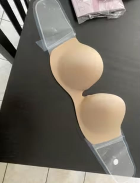 Customer photo review of Unsichtbarer Pushup Klebe BH™