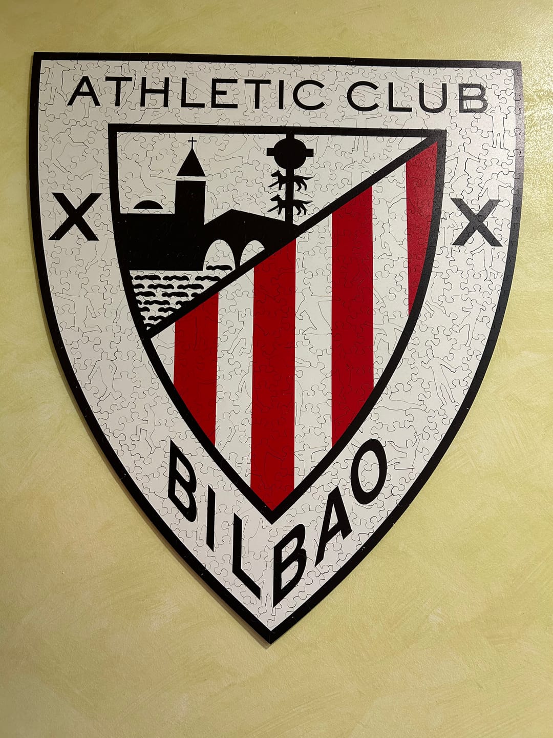 Customer photo review of Athletic Club® Logo - Rompecabezas de Madera