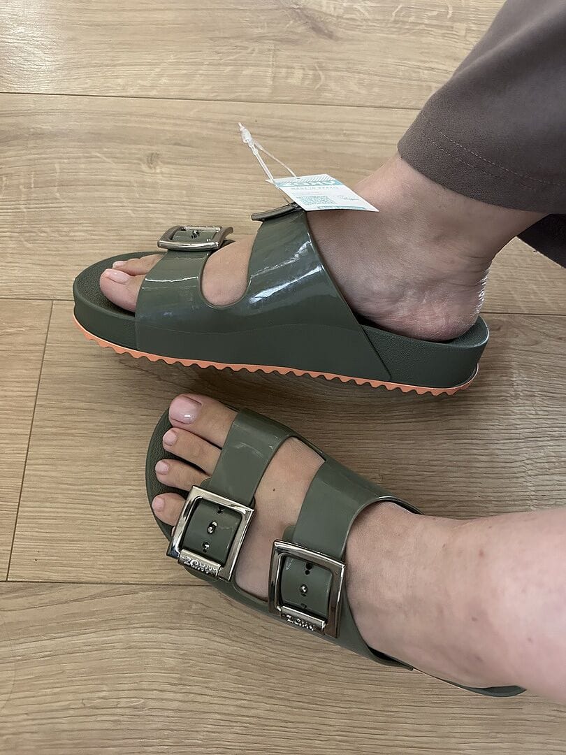 Customer photo review of כפכפי גומי עם רצועות עבות לנשים Partner