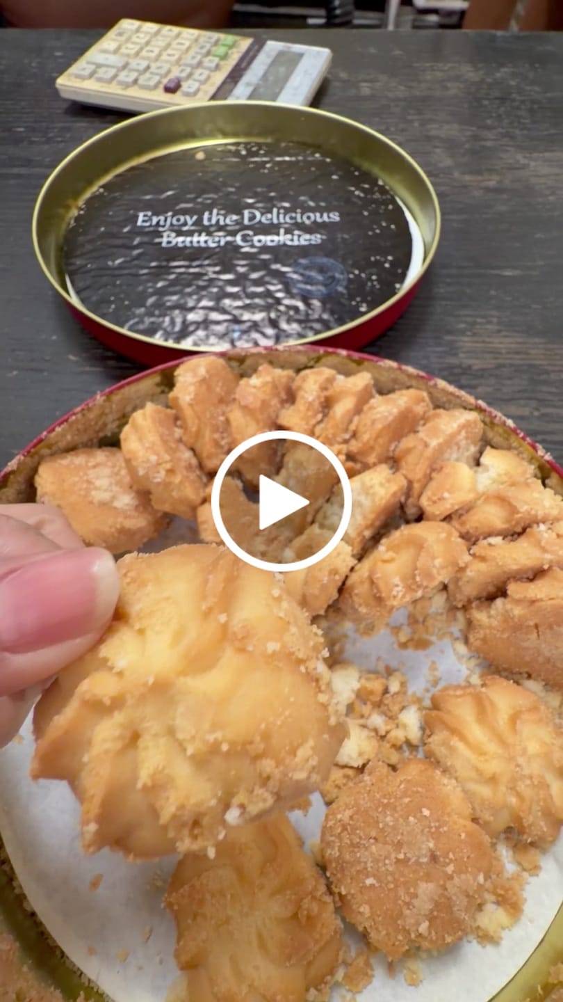Customer video review of 4 Tins of Lowrey Handmade Plain Butter Cookies (Value Pack)