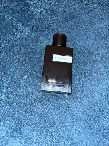 Reseña con foto de un cliente sobre Perfume YVES SAINT LAURENT Y EDP