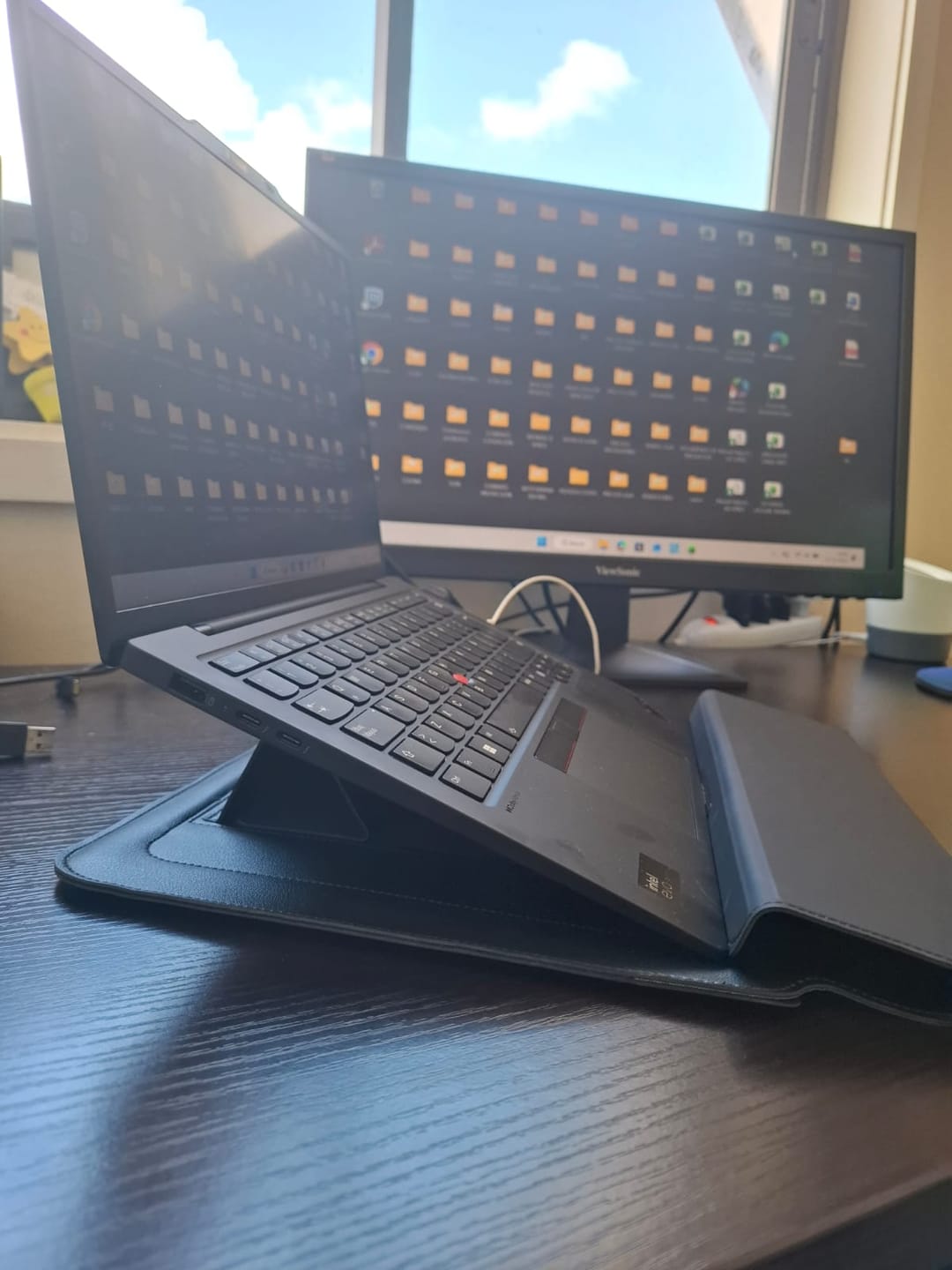 Customer photo review of Funda Notebook Smart Workstation