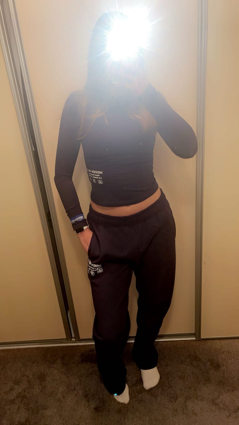 Customer photo review of LABEL LONGSLEEVE TOP NAVY
