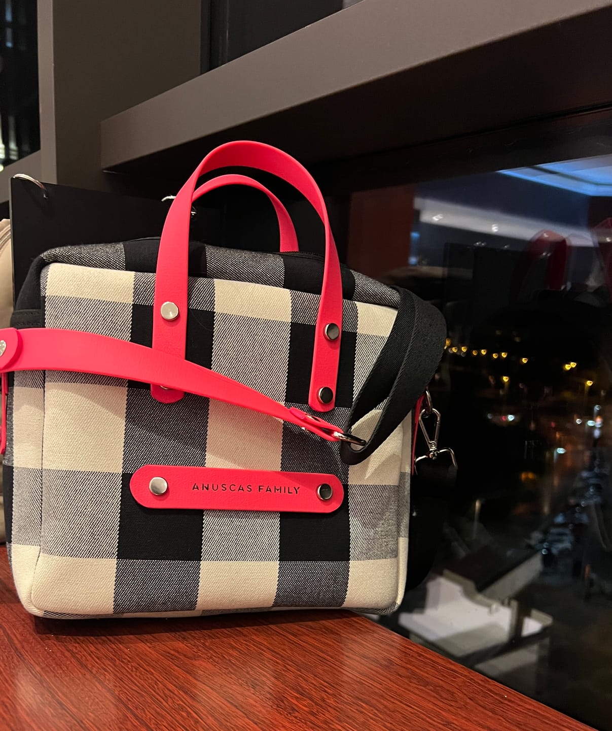 Customer photo review of Bolso Pill Box