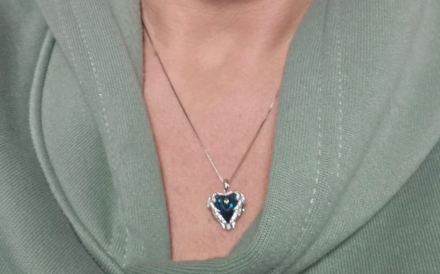 Customer photo review of Engelsflügel Halskette | 925 Sterling Silber | Dein Schutzengel für unterwegs