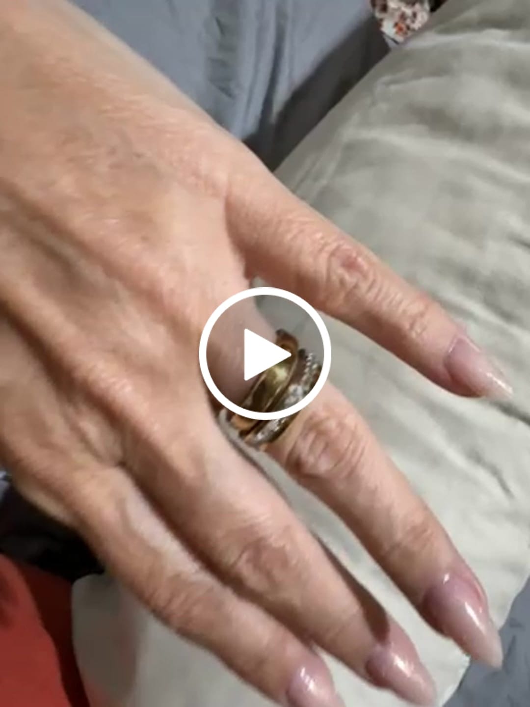 Customer video review of Anel Brilhante Banhado em Ouro 18K