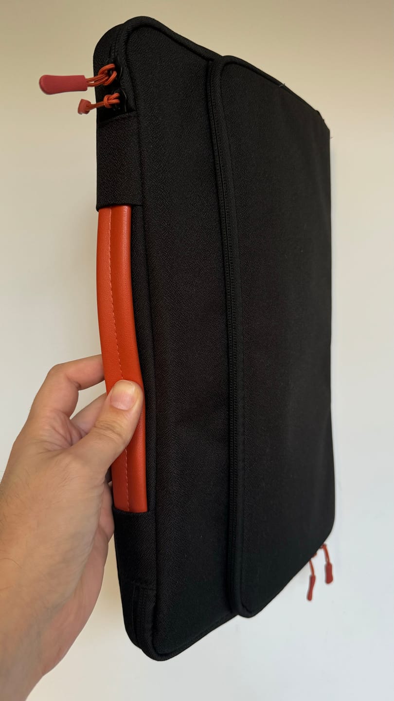 Customer photo review of Geanta laptop portabila, 13'', 14'', 15'', 16'' inch, pentru notebook, ultrabook, impermeabila, compatibila Macbook Pro, Air, Negru