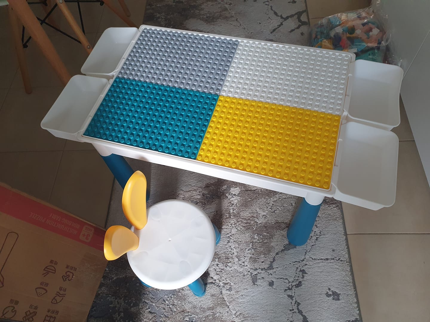 Customer photo review of Masa Multifunctionala cu Piese Compatibile Lego Duplo – Set 61x41cm cu 276 Piese, 1 Scaun, Masa de Joaca si Invatare pentru Copii, Ideal pentru Constructii DIY, Interior sau Gradinite