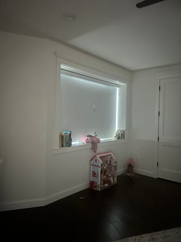 Customer photo review of SmartWings Motorized Roller Shades 100% Blackout Essential