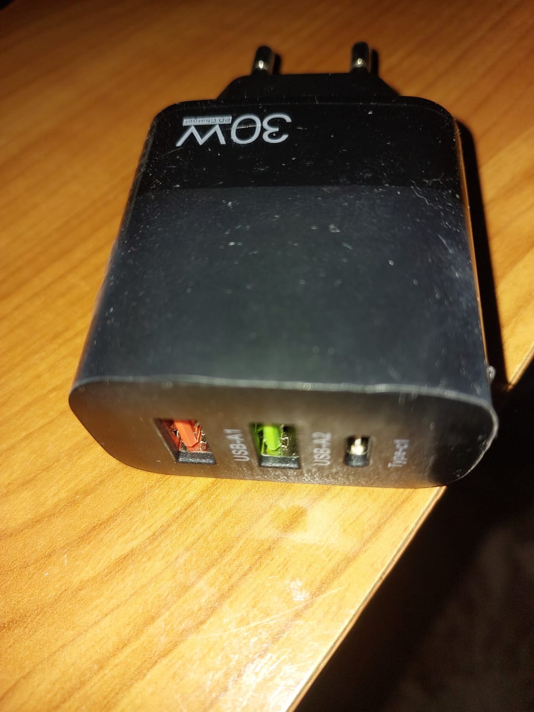Customer photo review of Incarcator Retea Timebox, 3 Porturi, 30W Fast Charge, 1 x Type-C, 2 x USB, LED, Negru
