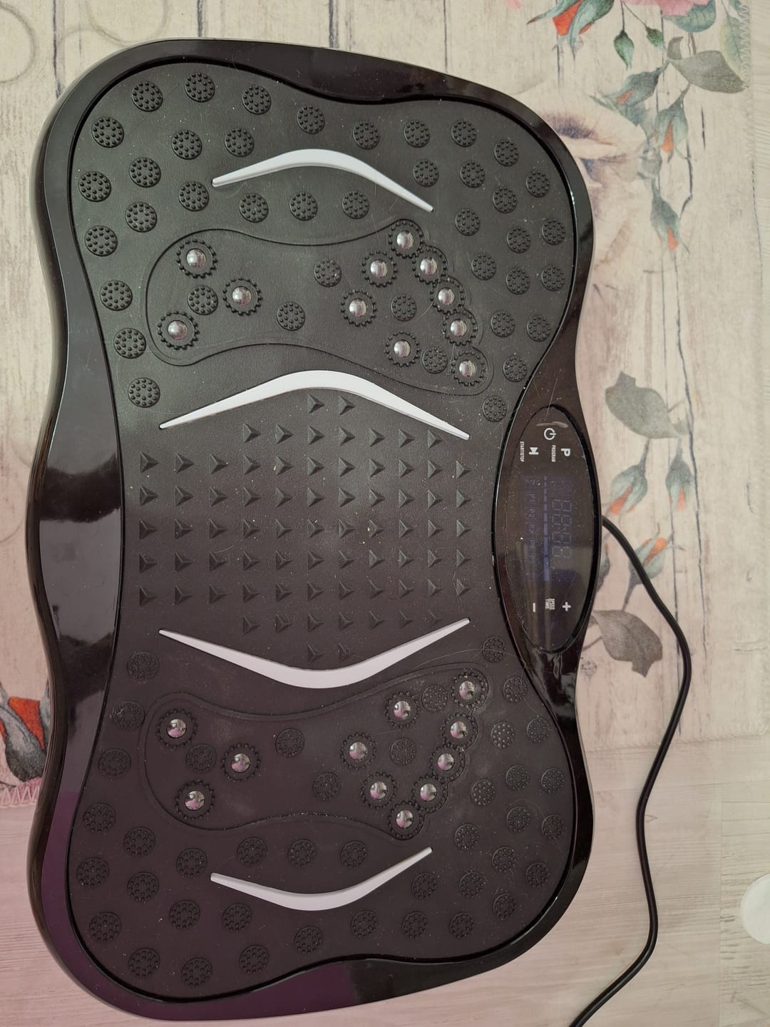 Customer photo review of Aparat vibromasaj fitness cu masaj magnetic pentru picioare, 200 niveluri viteza, 5 programe antrenament, telecomanda, muzica Bluetooth, benzi de rezistenta, suport 150 kg, pentru slabit si tonifiere acasa, Negru