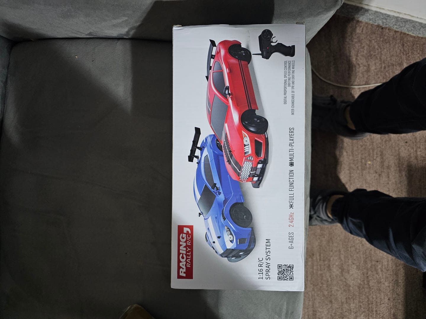 Customer photo review of Masina cu telecomanda RC, Timebox, Drift car, 20km/h, lumini LED, cauciucuri interschimbabile, 1:16, 2 baterii tip acumulator incluse, Negru/Portocaliu