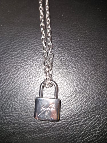 Customer photo review of SKZ World Tour Dominate: celebrATE Hyunjin Necklace