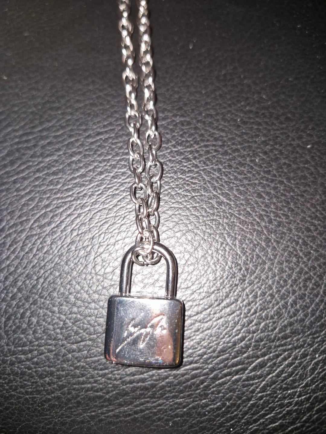 Customer photo review of SKZ World Tour Dominate: celebrATE Hyunjin Necklace