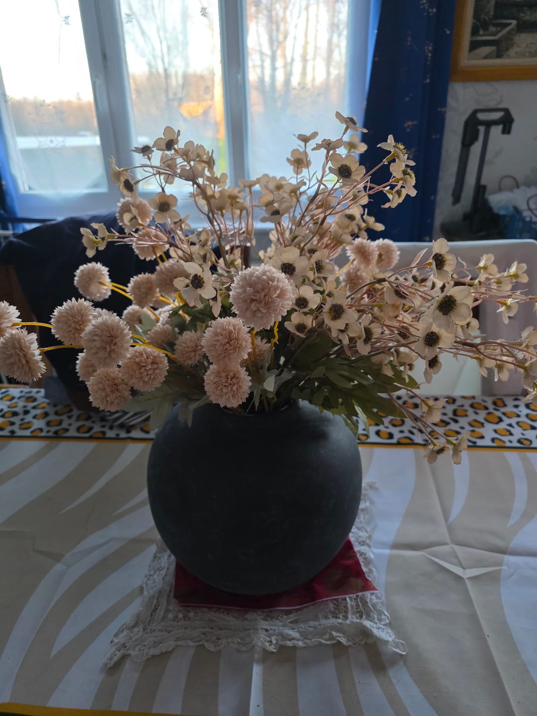Customer photo review of Terra vase - Noir
