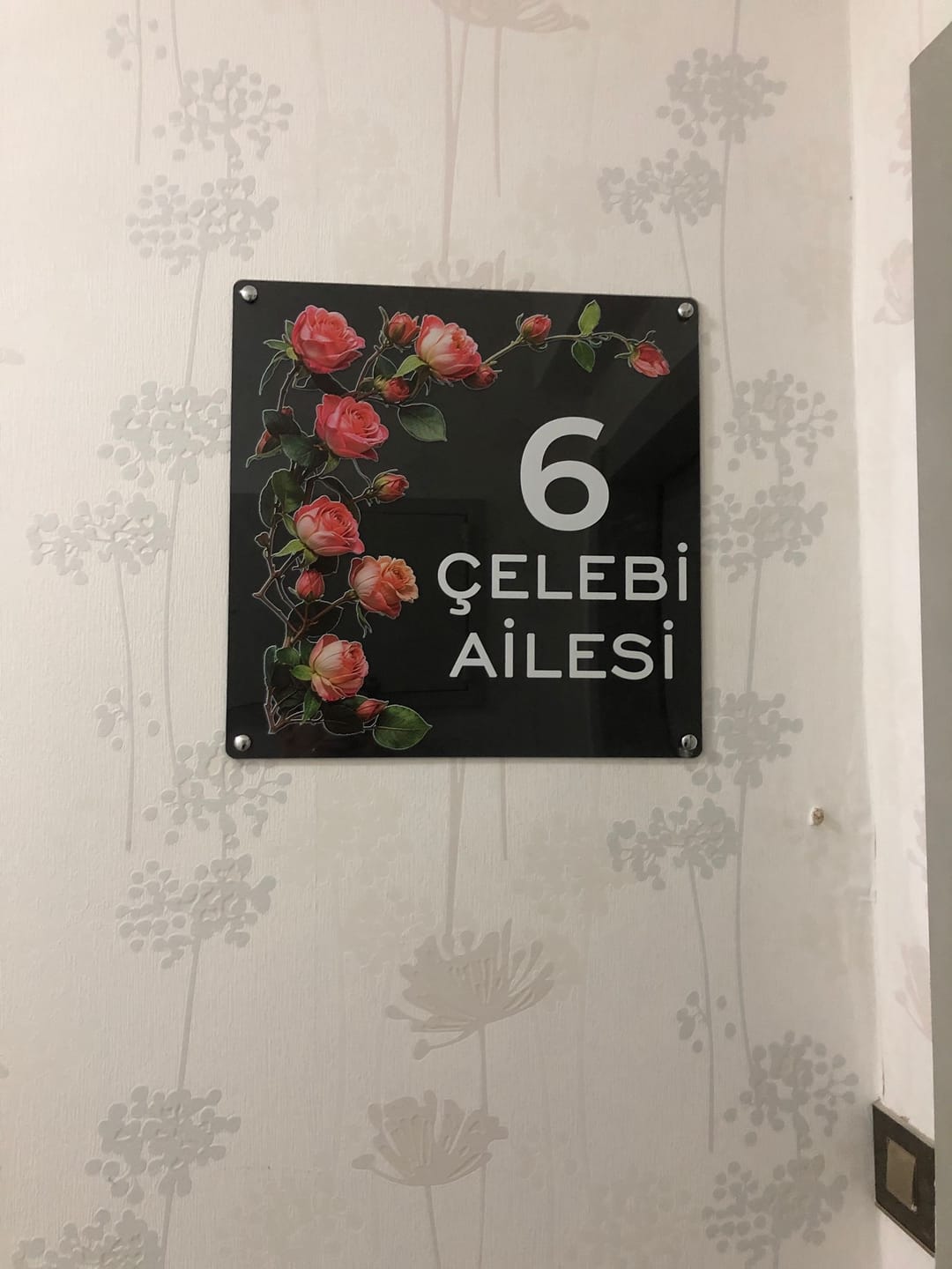 Customer photo review of Kişiye Özel Manolya Çiçekli Kapı İsimliği