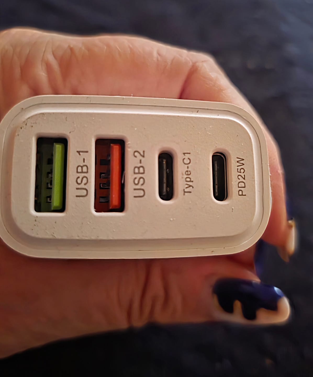 Customer photo review of Incarcator Retea Timebox, 4 Porturi, 40W Fast Charge, 2 x Type-C, 2 x USB, Alb