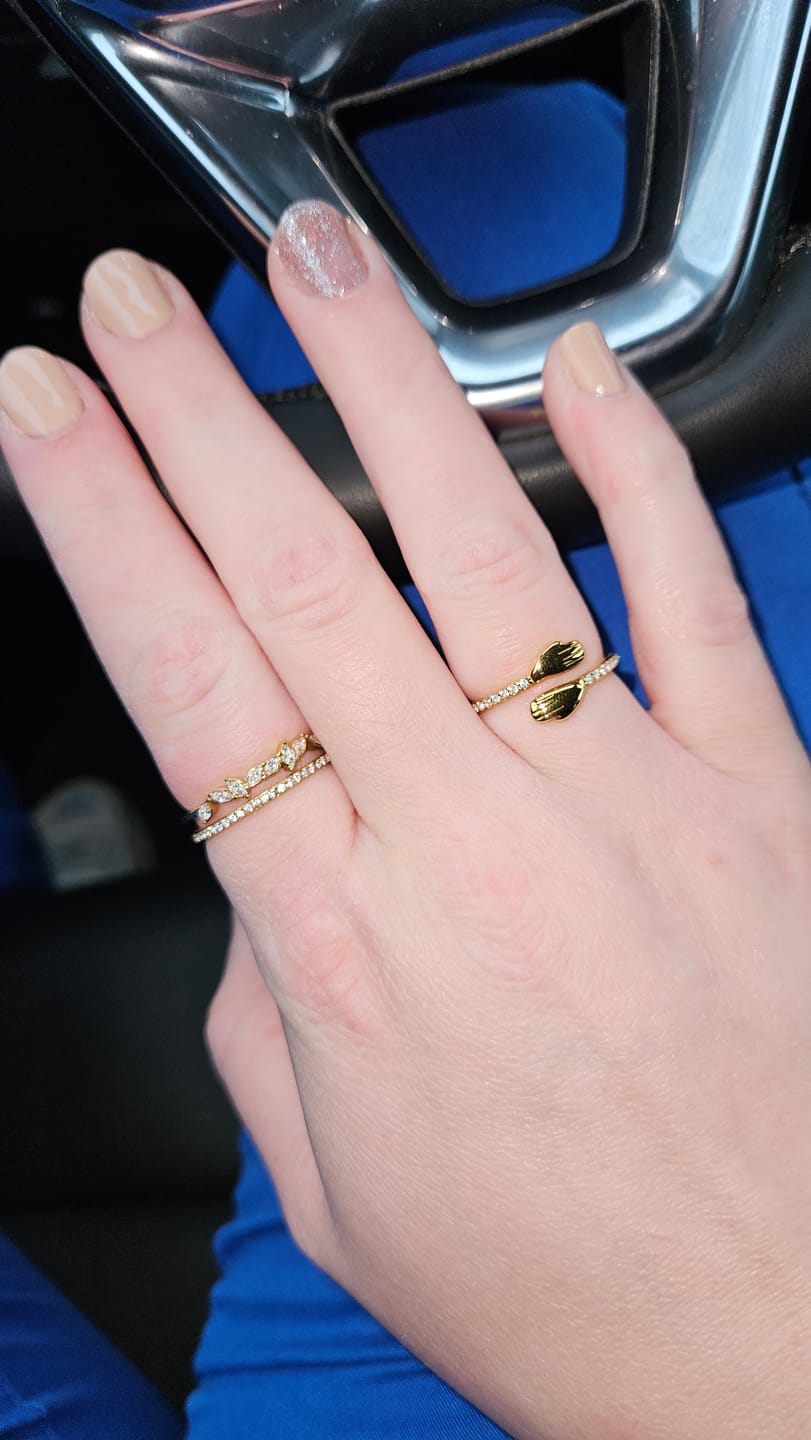 Customer photo review of 18K Gold Mia Crystal Ring