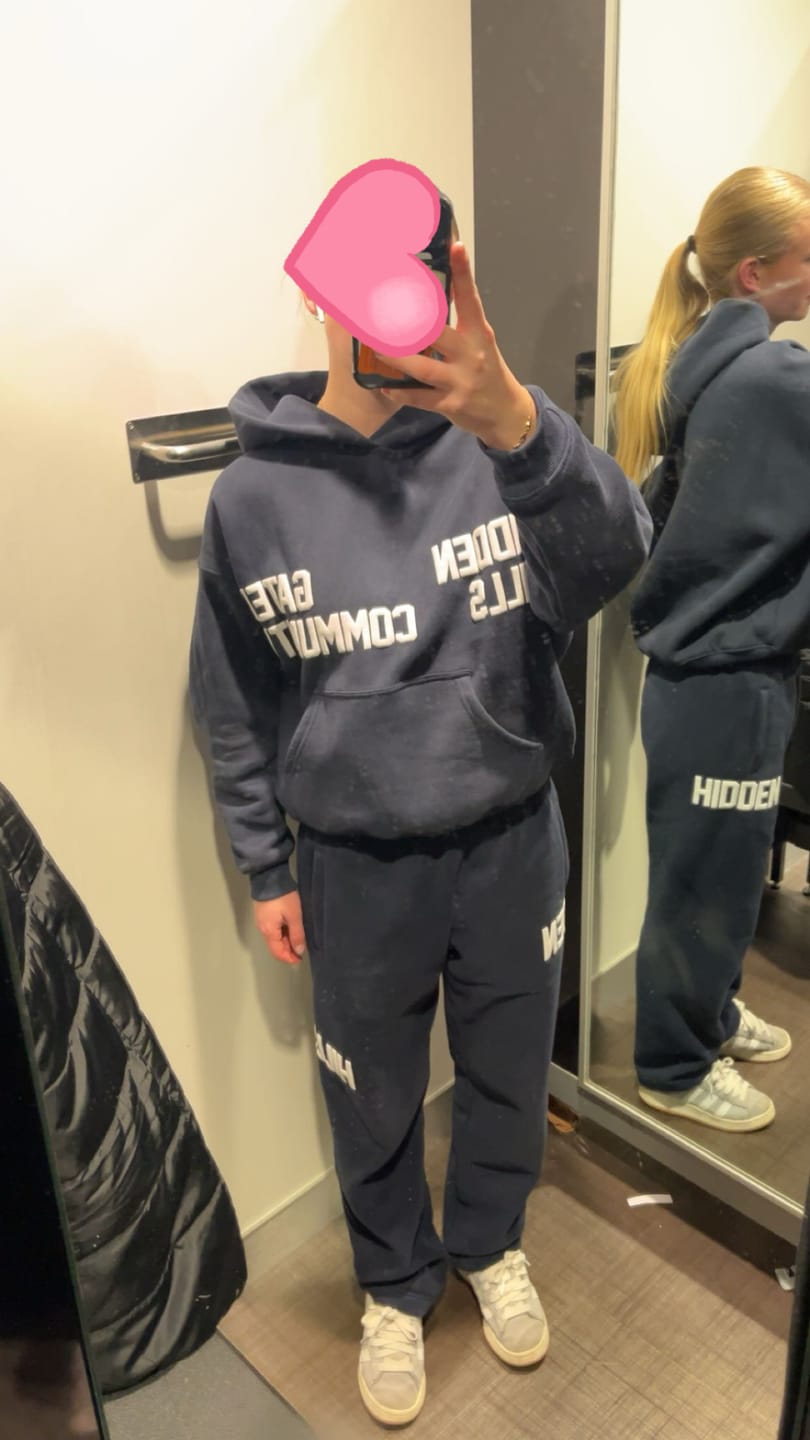 Customer photo review of GATED COMMUNITY STRAIGHT LEG SWEATPANTS NAVY