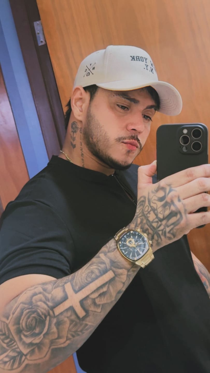 Customer photo review of Camiseta Gola Padre zíper Preta