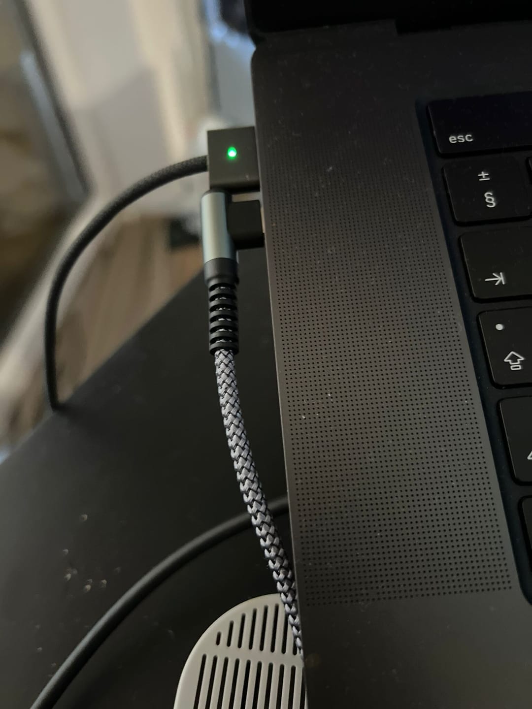 Customer photo review of Cablu Date si Incarcare Rapida Timebox, 60W, 2m, USB-C la Type-C, Unghi 90°, Nylon, Negru