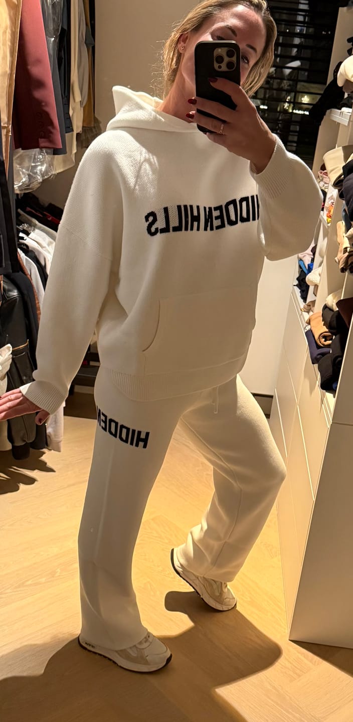 Customer photo review of KNIT SWEATPANTS OFF WHITE
