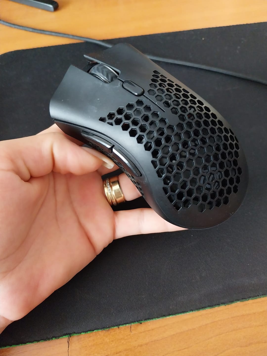 Customer photo review of Mouse gaming wireless Timebox, ultrausor 95g, FastCharge, USB, 2,4 GHz, RGB Led, 2 Butoane Programabile, Negru