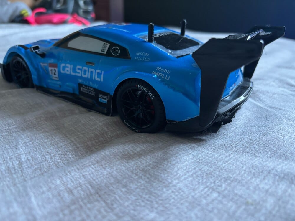 Customer photo review of Masina cu telecomanda RC, Timebox, Drift car, 20km/h, lumini LED, cauciucuri interschimbabile, 2 baterii tip acumulator incluse, 1:16, Rosu/Negru
