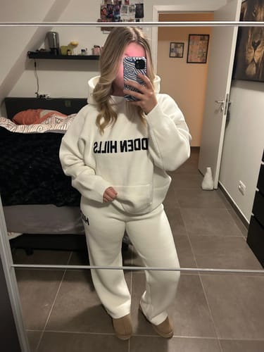 Customer photo review of KNIT SWEATPANTS OFF WHITE