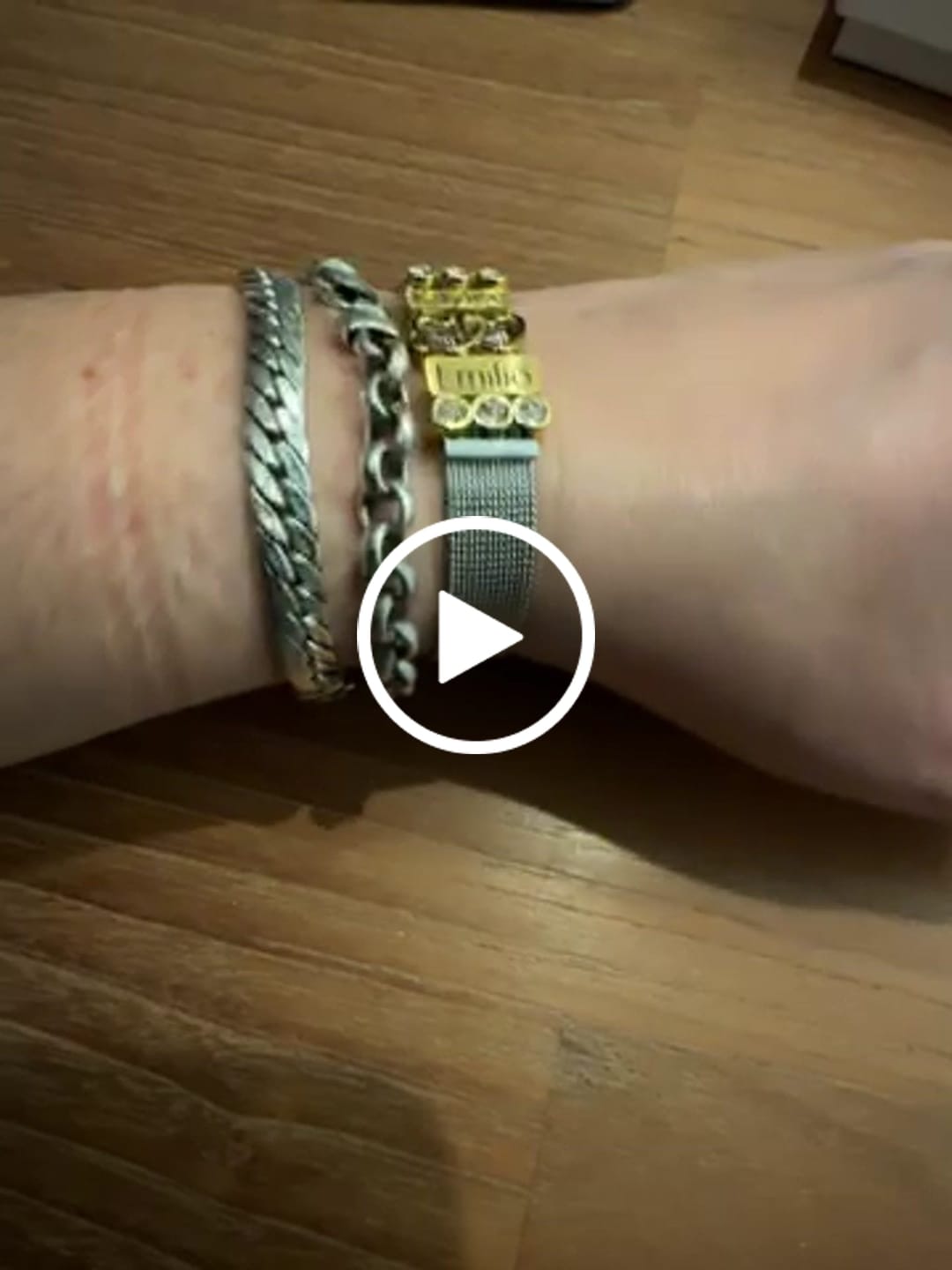 Customer video review of Mesh bracelet silver