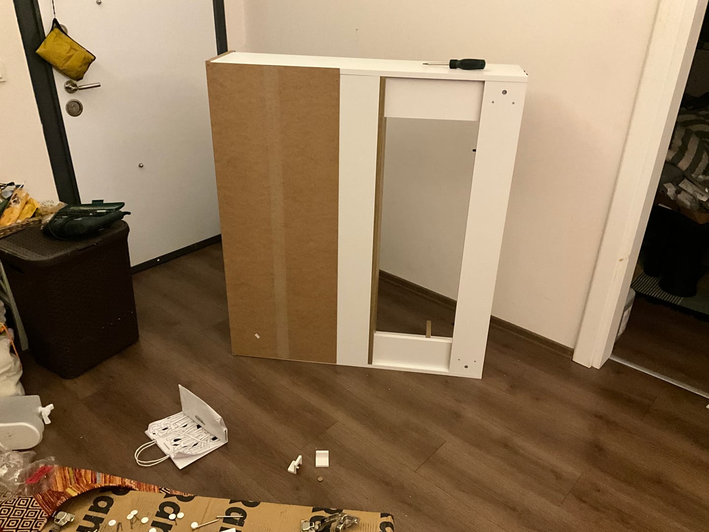 Customer photo review of Rani JE208 Çok Amaçlı Dolap 8 Kapaklı 2 Çekmeceli Kiler Mutfak Dolabı  Beyaz - Sepet Ceviz
